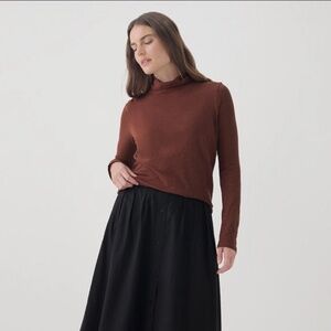 NWT Pact mahogany featherweight turtleneck, 100% organic cotton